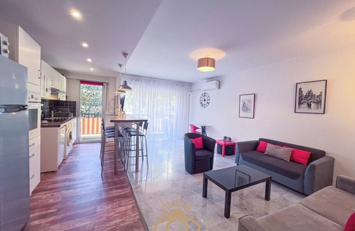 Riou - Petit Juas - Av de Grasse Apartment | LE SURCOUF Appartement by 4 By SUNSET