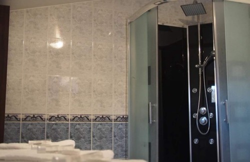 Givet Hotel | Le Val Saint Hilaire