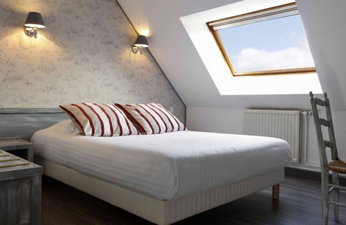 Givet Hotel | Le Val Saint Hilaire