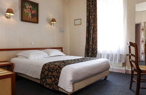 Givet Hotel | Le Val Saint Hilaire