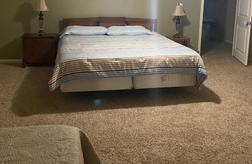 Negreet House | Le Vander Lake Suites Rental/ 3.5 miles from Toledo Tackle, Restaurants
