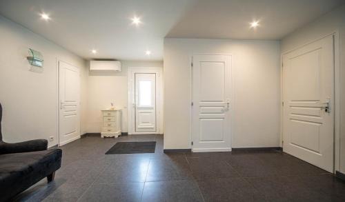 Saint-Loup-de-Varennes Villa | Le Verger Secret