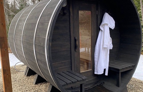 Baie-St-Paul Cottage | Le Versant Sud 7: River Views, Spa, BBQ, Serenity