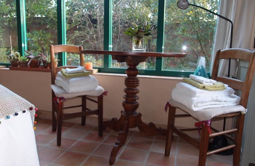 Le Vesinet House | Le VESINET- Paris 2 steps away- LITTLE ARTIST'S HOUSE-ATELIER, charm and greenery.