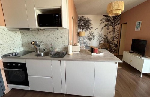 Les Bartins-Jeanne d'Arc-Beausejour Apartment | Le Vichy Centre, spacious T2 with view, quiet location