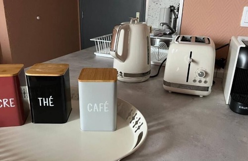 Les Bartins-Jeanne d'Arc-Beausejour Apartment | Le Vichy Centre, spacious T2 with view, quiet location