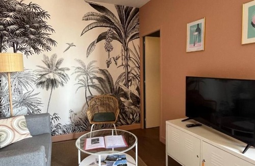 Les Bartins-Jeanne d'Arc-Beausejour Apartment | Le Vichy Centre, spacious T2 with view, quiet location