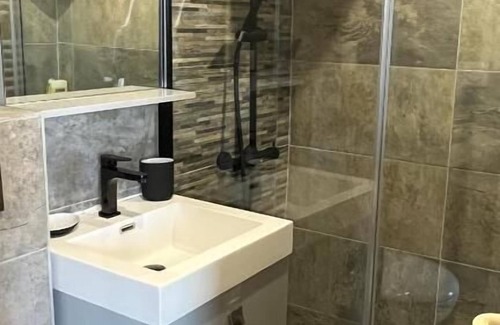 Les Bartins-Jeanne d'Arc-Beausejour Apartment | Le Vichy Centre, spacious T2 with view, quiet location