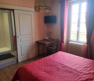 Reaux Bed & Breakfast | Le Vieux Noyer