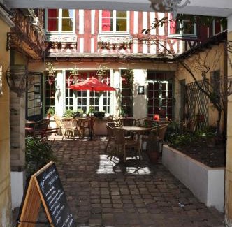 Quartier Vieux Marche-Cathedrale Hotel | Le Vieux Carré