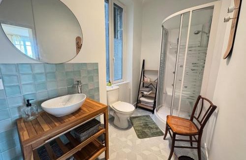 Nevers Apartment | Le Vinyl - Séjour lumineux face à la Loire