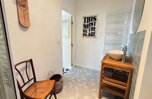 Nevers Apartment | Le Vinyl - Séjour lumineux face à la Loire