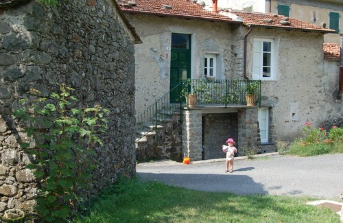 Sesta Godano Condo | Le Volte, romantic apartment, 2+1 pers., terrace, garden