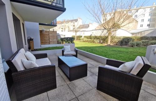 Quai de la Fosse Apartment | Le Voyage de Jade - Les Maisons de Madeleine