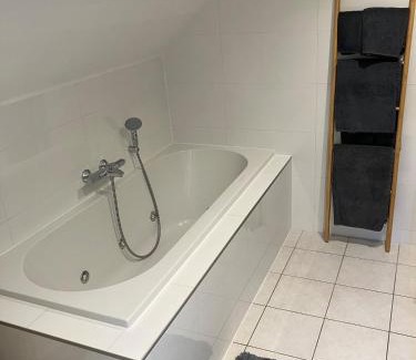 Walk Apartment | Le Walk'Cottage, 1 bedroom cottage with hot tub
