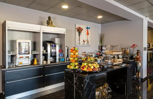 Saint-Laurent-des-Arbres Hotel | Le Ya'Tis
