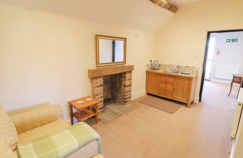Clows Top Cottage | LEA FARM HOUSE, family friendly, with hot tub in Cleobury Mortimer