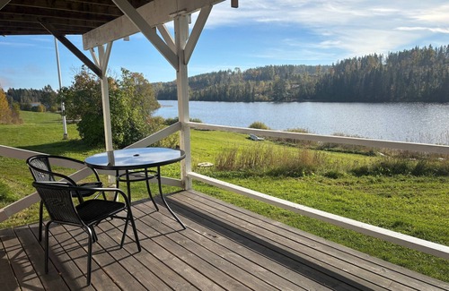 Sundsvall Municipality Apartment | Lea - Holiday apartment with lake view & boat near Sundsvall