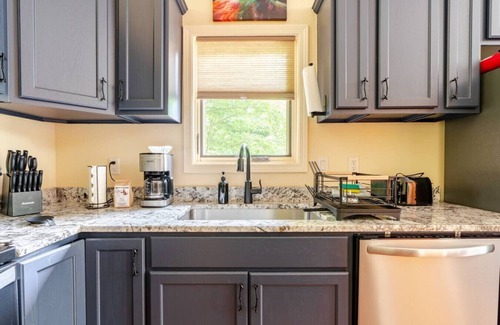 Marshall Cabin | Leaf Change Special The Aerie Treehouse Near Asheville - Pet Friendly