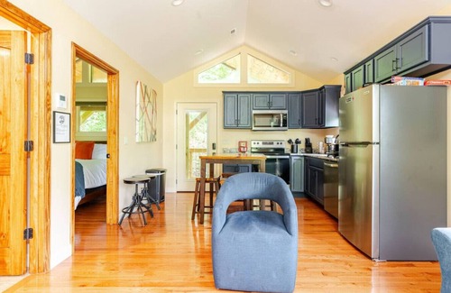 Marshall Cabin | Leaf Change Special The Aerie Treehouse Near Asheville - Pet Friendly