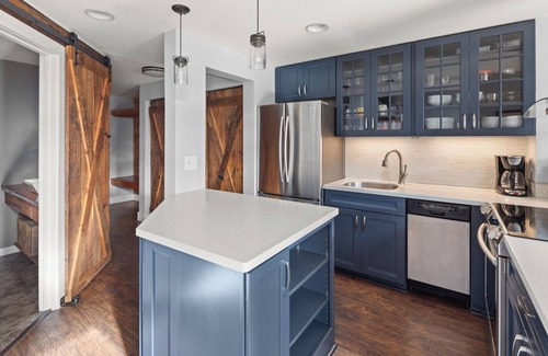 Warren Condo | Leaf Peeping Paradise! Cozy Mtn Condo with Grill, Pickleball, Relaxation