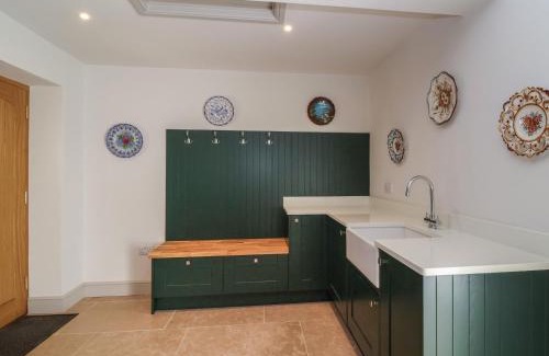 Great Witcombe House | Leafield Cottage
