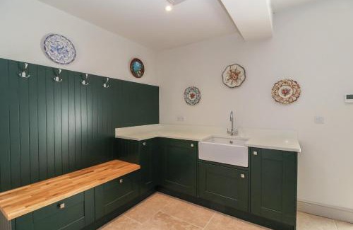 Great Witcombe House | Leafield Cottage