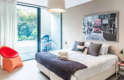 Camperdown House | Leafy Inner City Apartment - Camperdown