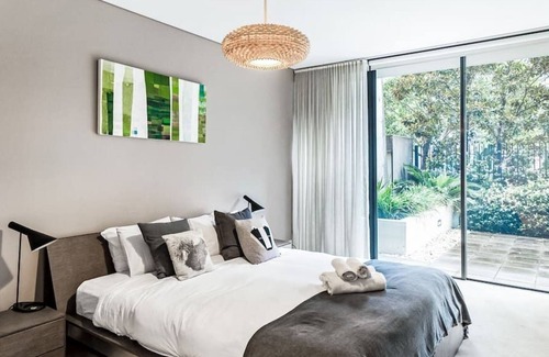 Camperdown House | Leafy Inner City Apartment - Camperdown