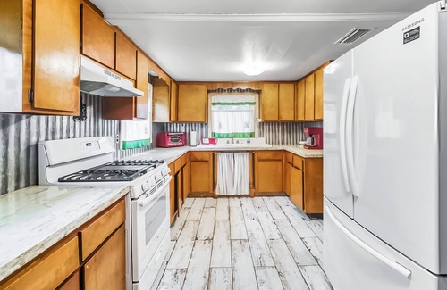 Northside House | ~Leafy Lodge Sleeps 8 Country Hideaway~