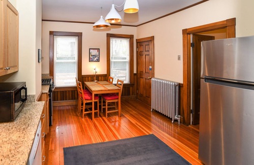 Egleston Square Condo | Leafy & Tranquil, Artist House