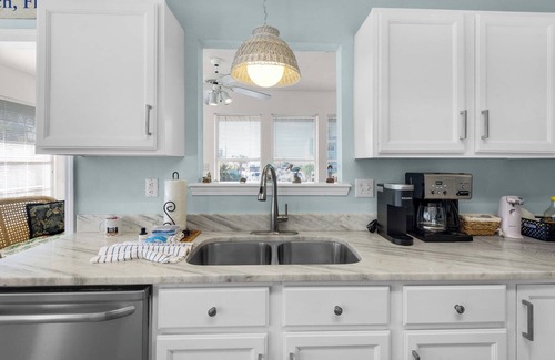 Lafitte Cove House | Leaning Palms🌴3BR Canal-Front Home | 350 Yards to Beach | Private Boat Slip