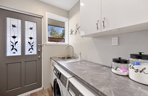 Avonhead Cottage | Leave of Absence - Christchurch Holiday Home