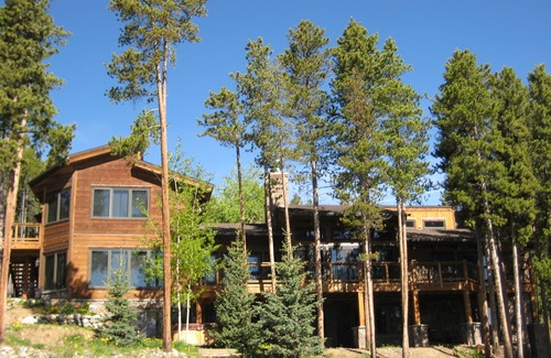 Timber Trail House | Leaves are changing! Great layout and space. SkiIn&Out/Views/HotTub/Billiards.
