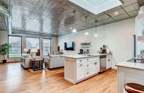 Lebanon Apartment | Lebanon Loft on the Downtown Square