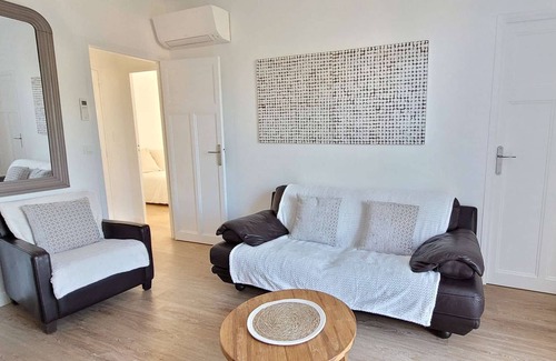 Les Lecques Apartment | LECQUES- St Cyr/Mer- BEACH FLAT ON FOOT-CLIM-WI-FI