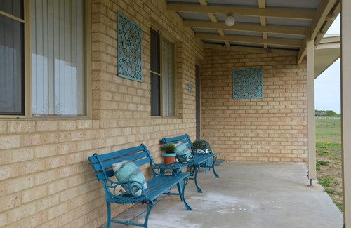 Ledge Point House | Ledge Point Family Villas - Walking distance to ocean