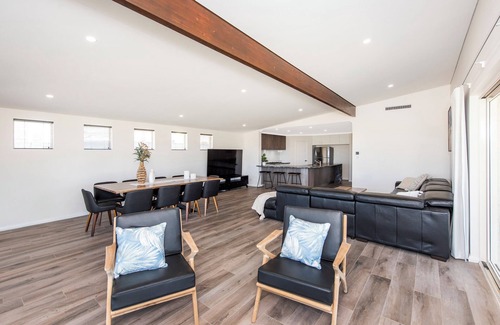 Ledge Point House | Ledge Views - Luxurious Coastal Home