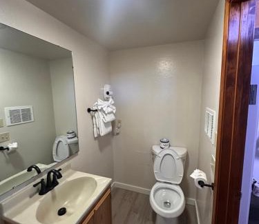 Lee Vining Hotel | Lee Vining Motel