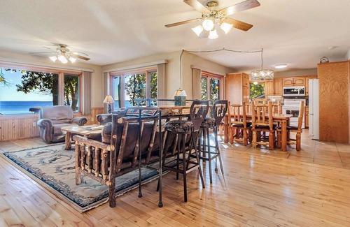 Walker House | Leech Lake Perfect Sand Beach, Flat, Boat Lift, Dock, Kayak, Paddleboat, Garage