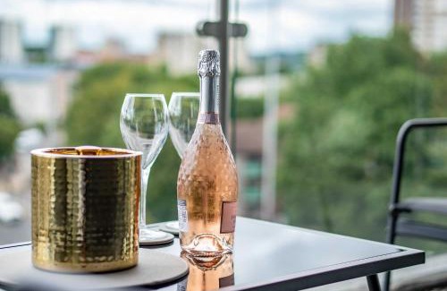 Leeds Apartment | Leeds City Centre 2BR Apartment - Luxury Stay with Private Terrace