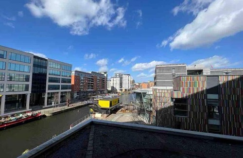 Leeds Apartment | Leeds Clarence Dock 2 bedroom Apt
