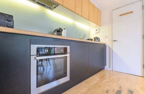 Leeds Apartment | Leeds - Sleeps 4 - Free Parking - Pet Friendly
