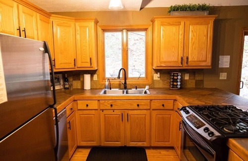 Traverse City House | Leelanau Therapy-Hot Tub, Jetted Tub, Fireplace