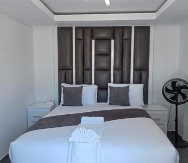 Kareeberg House | Lefa Guesthouse