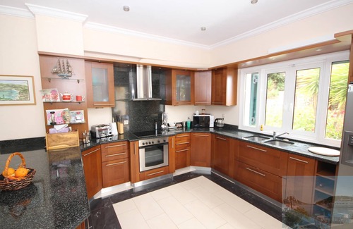 Mikros Gialos Villa | Lefkada Villa Mikros. Spectacular location & pool. Walk to beach. Mikros Gialos.