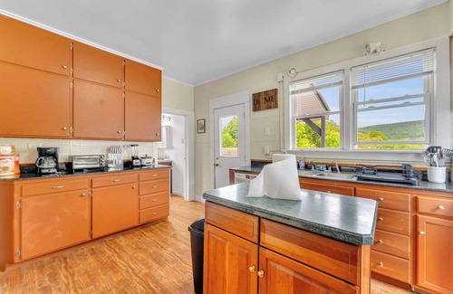 Oneonta House | Left Field - All Star Baseball Rentals