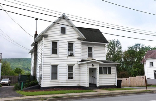 Oneonta House | Left Field - All Star Baseball Rentals
