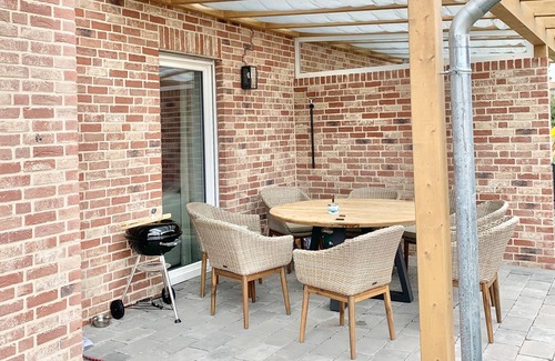 Butjadingen Apartment | Left half of the house Lea for 10 people - dream house on the North Sea with 2 bedrooms