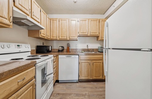 Richmond Apartment | Legacy at Imperial Village 105 I 1 Bed 1 Bath